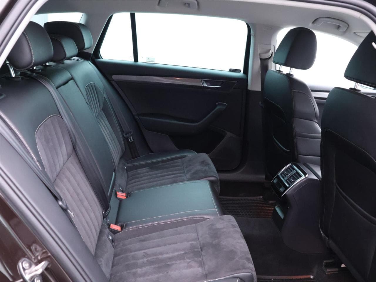2020 Škoda SUPERB - 15