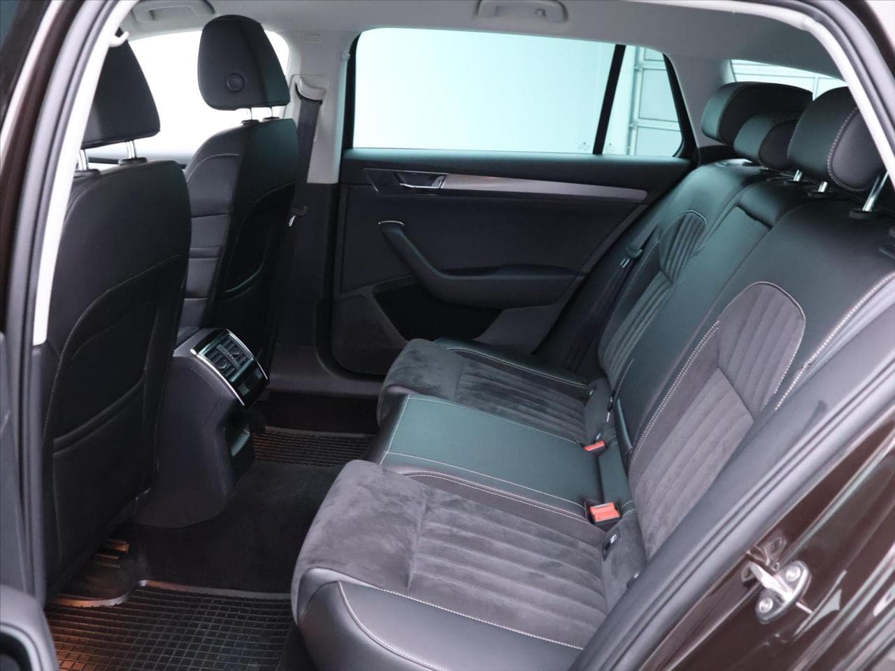 2020 Škoda SUPERB - 16