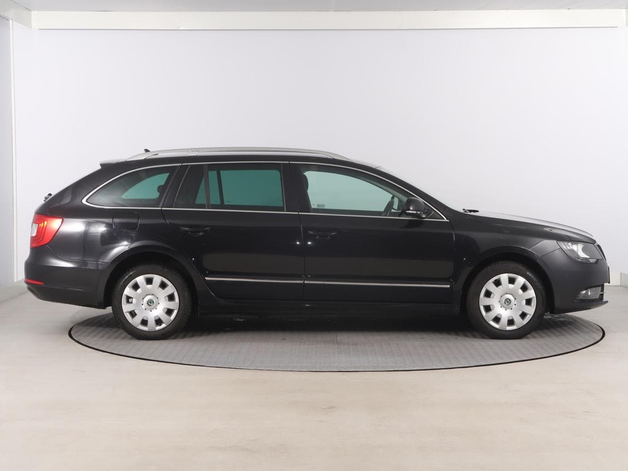 2013 Škoda SUPERB - 8
