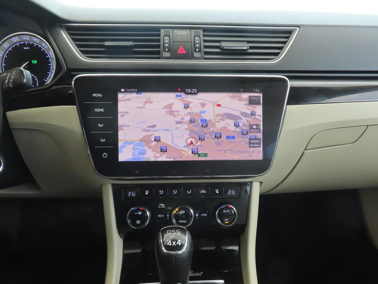 2018 Škoda SUPERB - 18