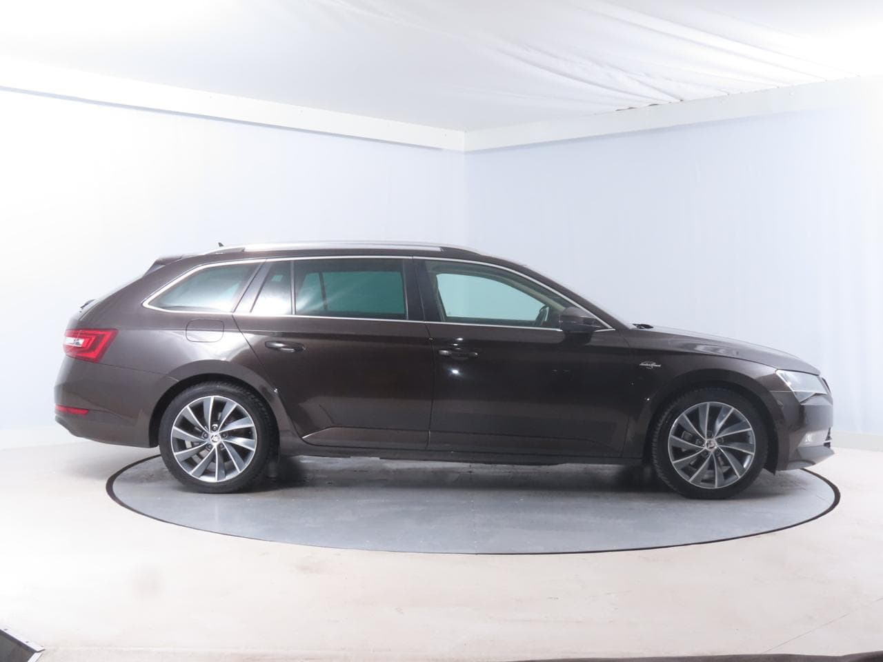 2018 Škoda SUPERB - 8