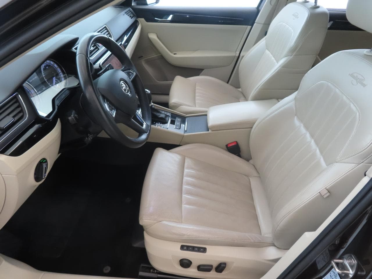 2018 Škoda SUPERB - 16