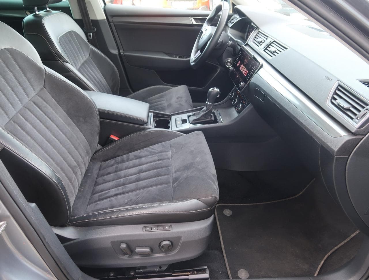 2019 Škoda SUPERB - 12