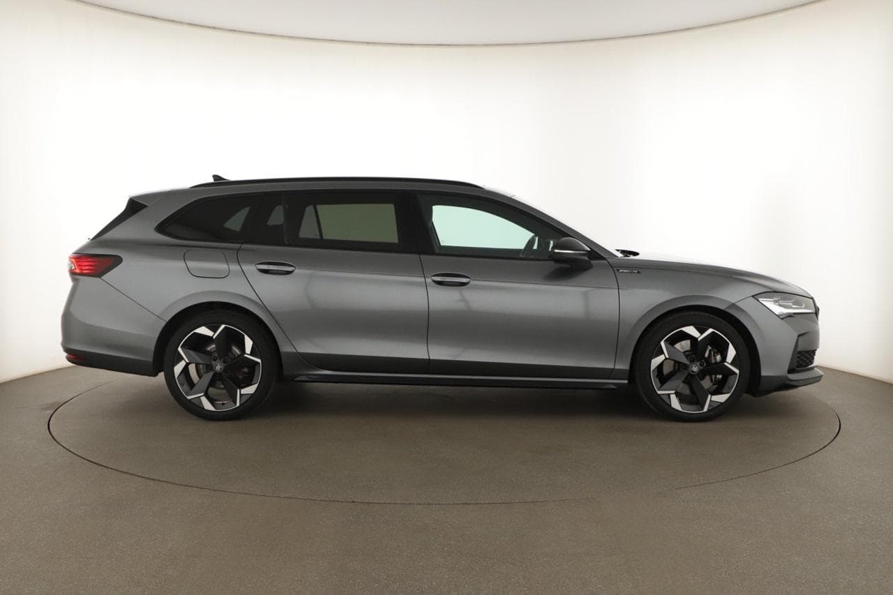 2025 Škoda SUPERB - 8