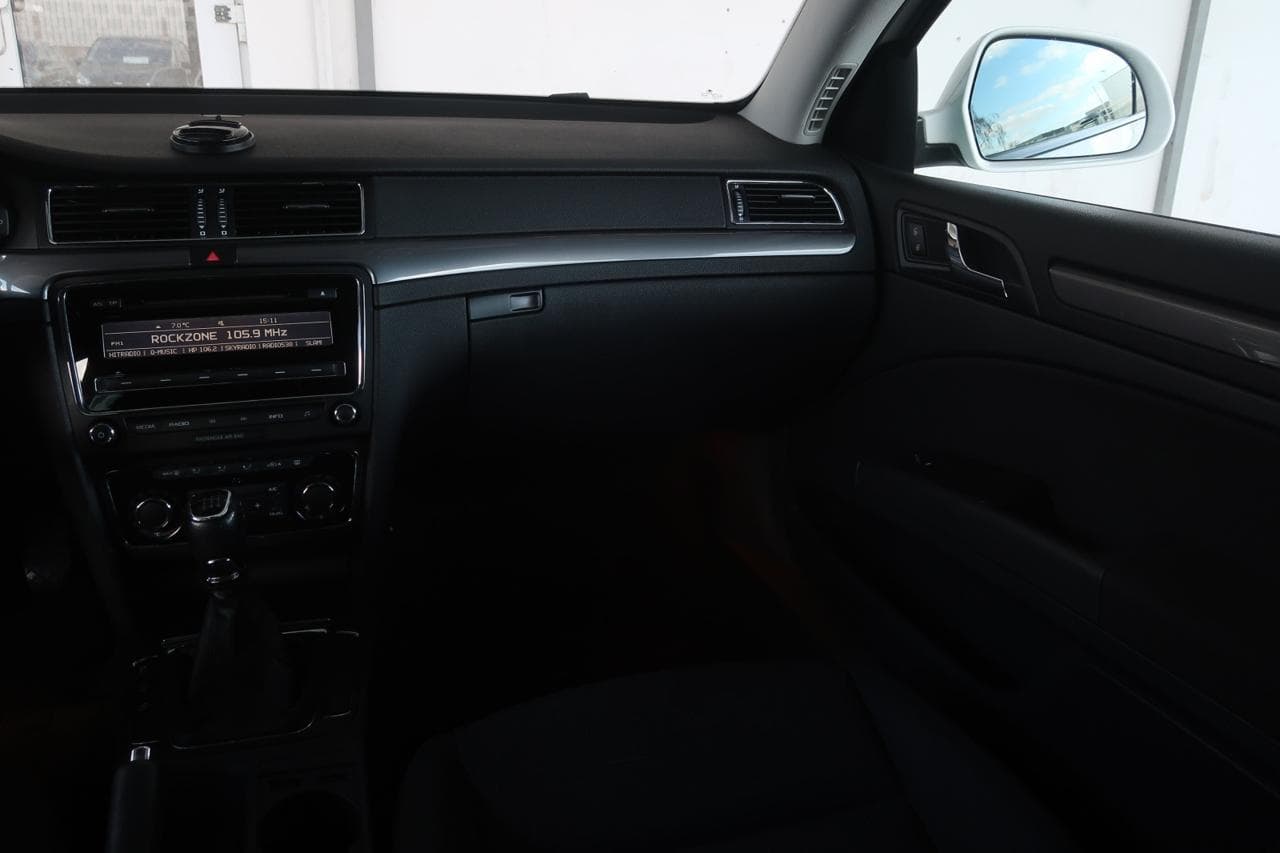 2014 Škoda SUPERB - 11