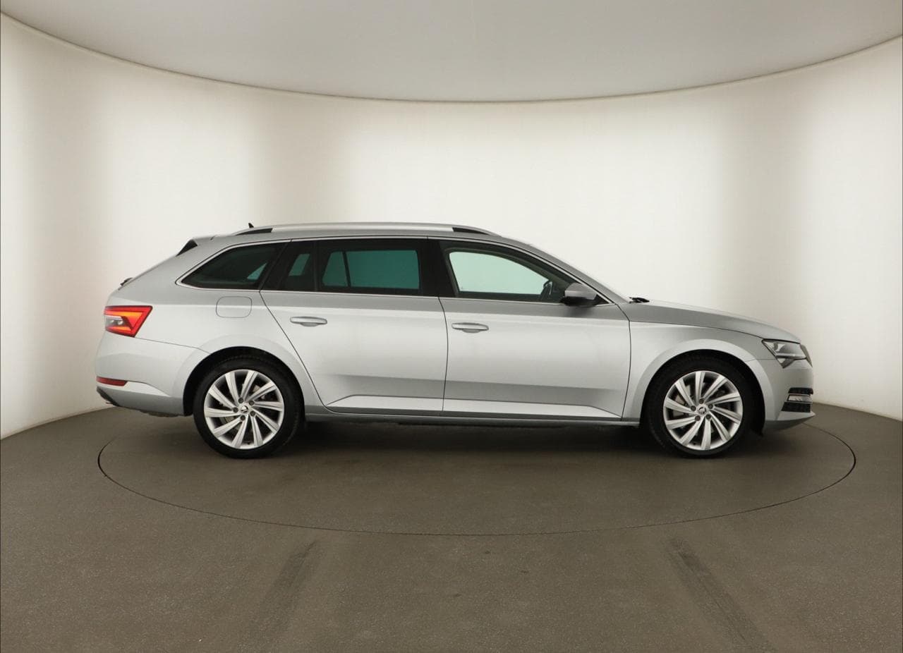 2022 Škoda SUPERB - 13
