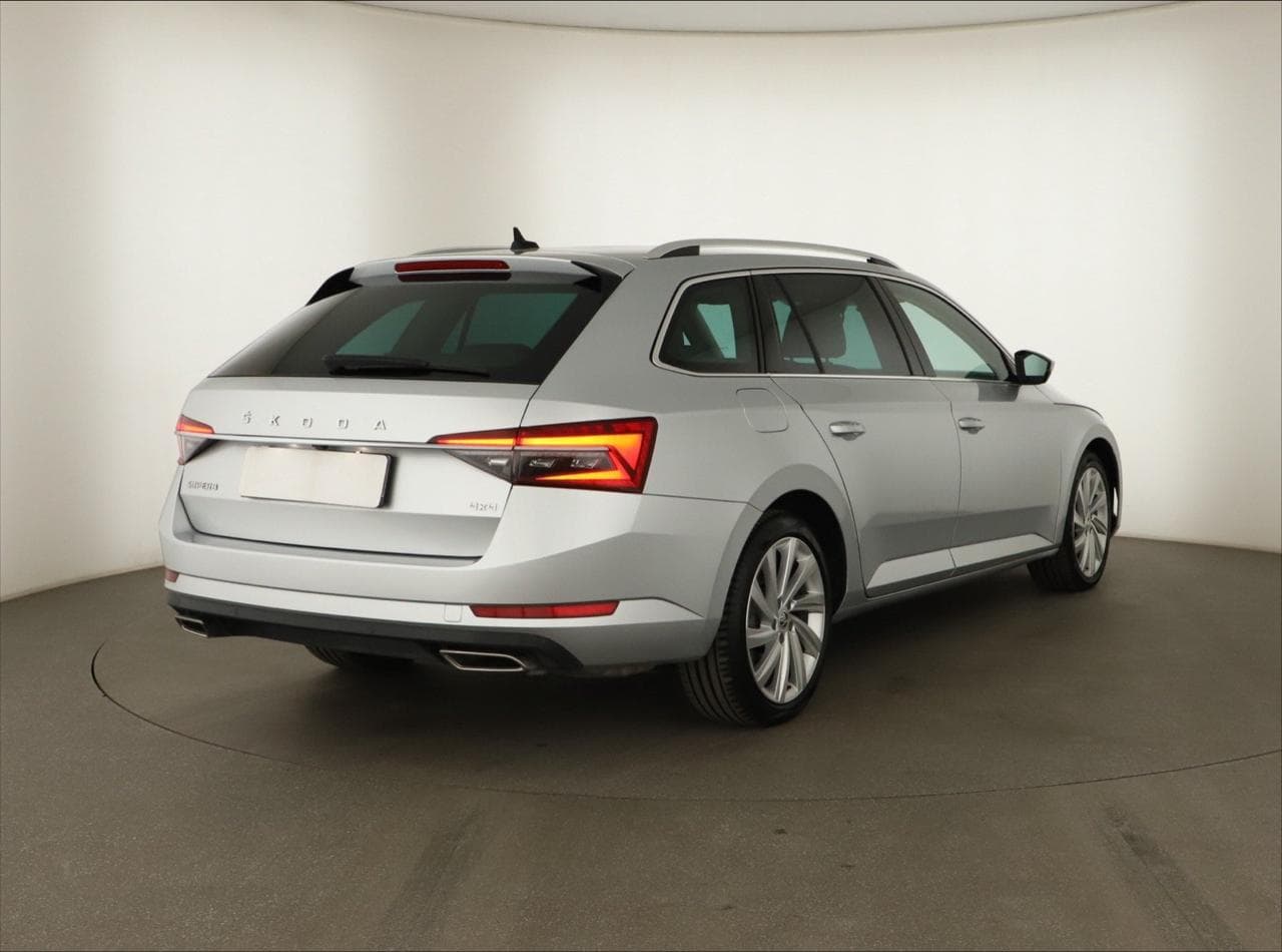 2022 Škoda SUPERB - 11