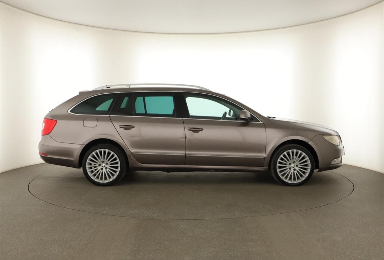 2010 Škoda SUPERB - 8