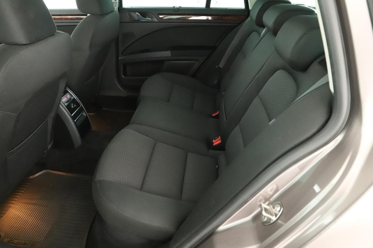 2010 Škoda SUPERB - 12