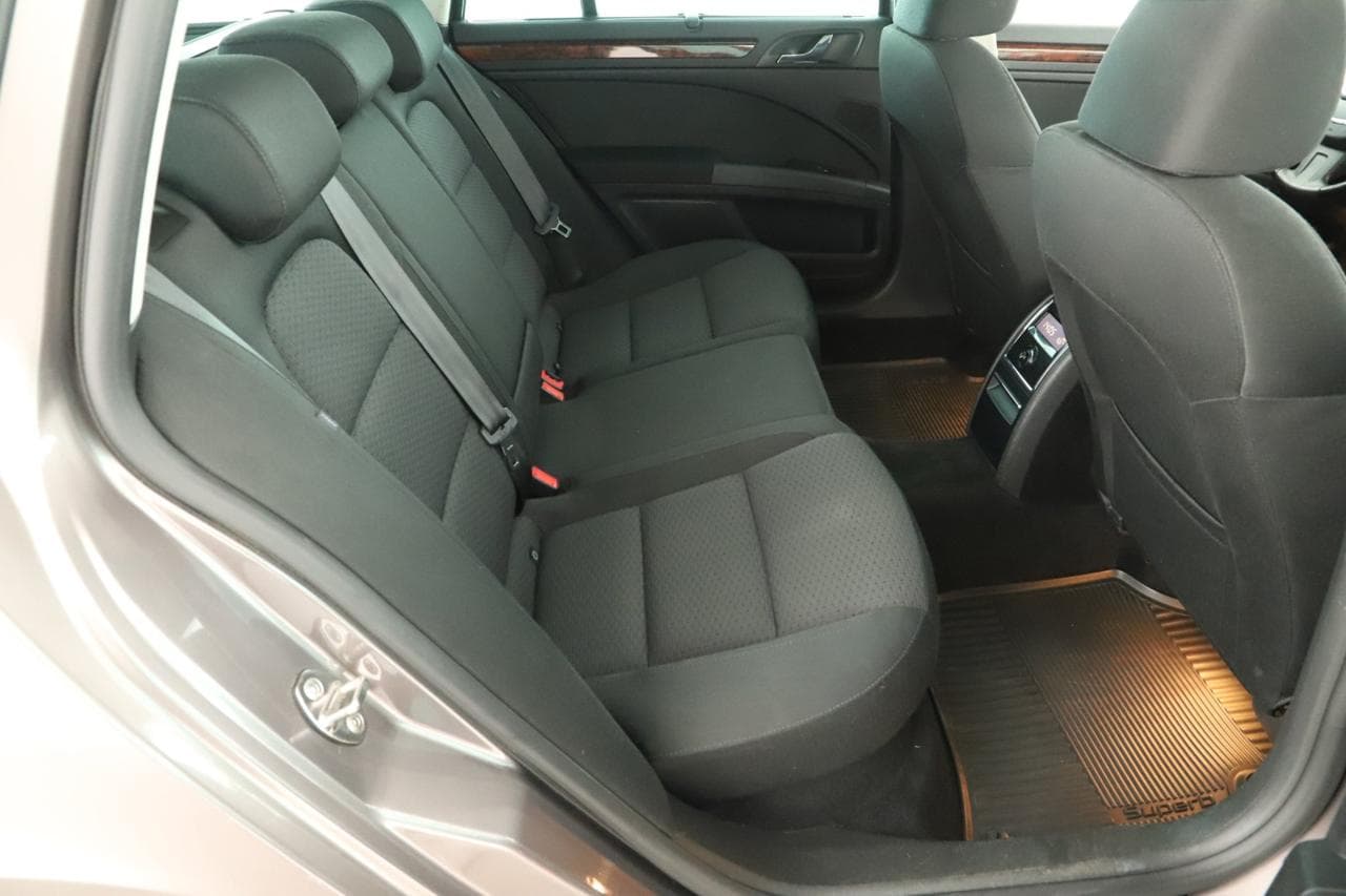 2010 Škoda SUPERB - 11