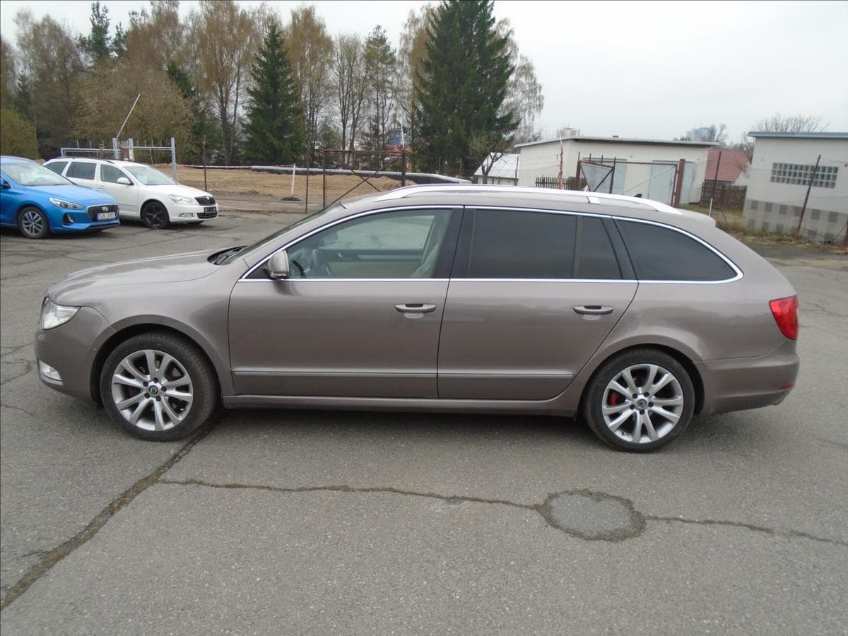 2010 Škoda SUPERB - 8