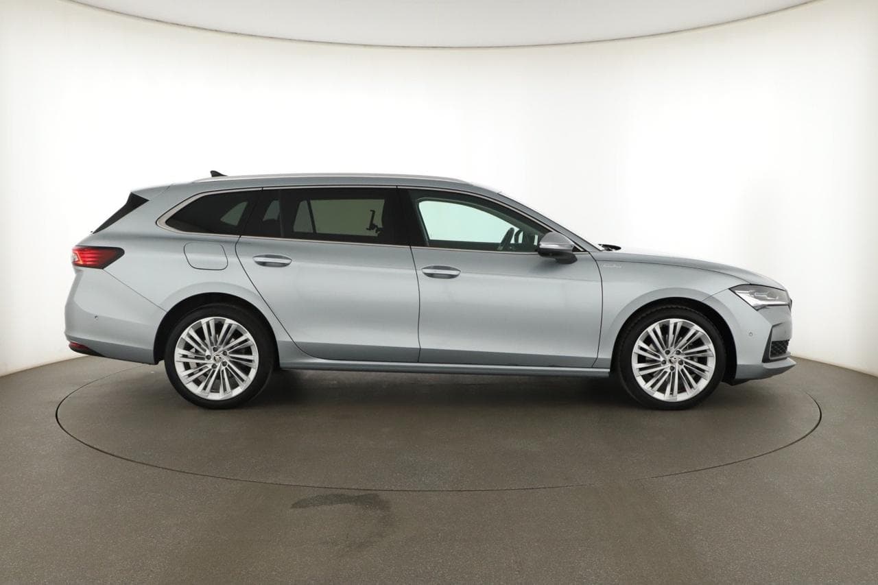 2025 Škoda SUPERB - 8