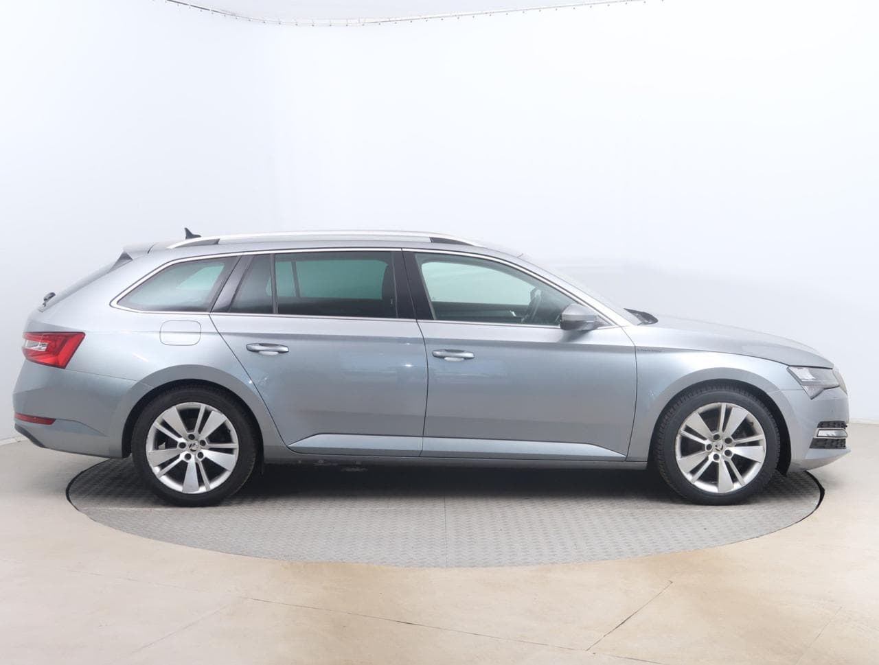 2019 Škoda SUPERB - 8