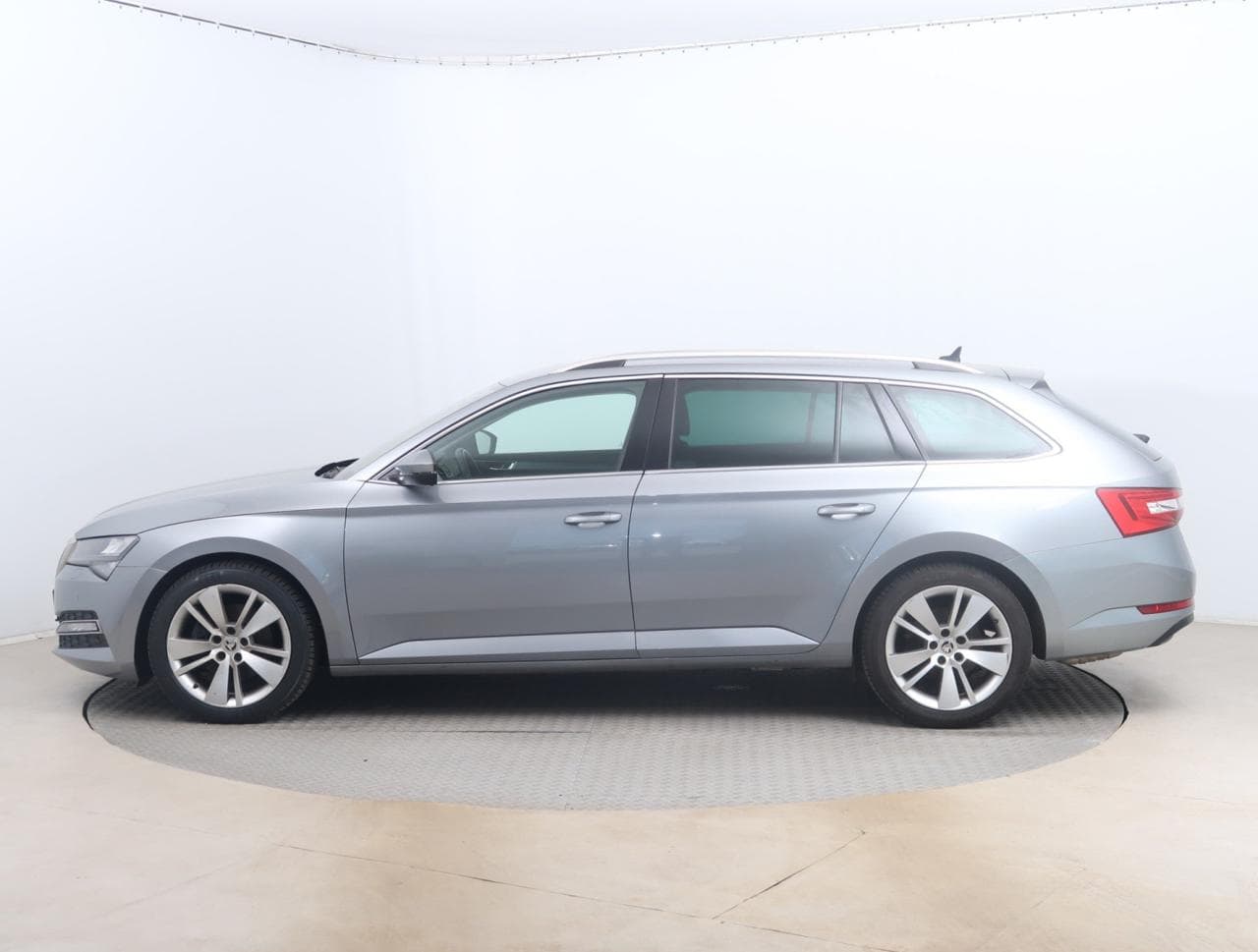 2019 Škoda SUPERB - 4