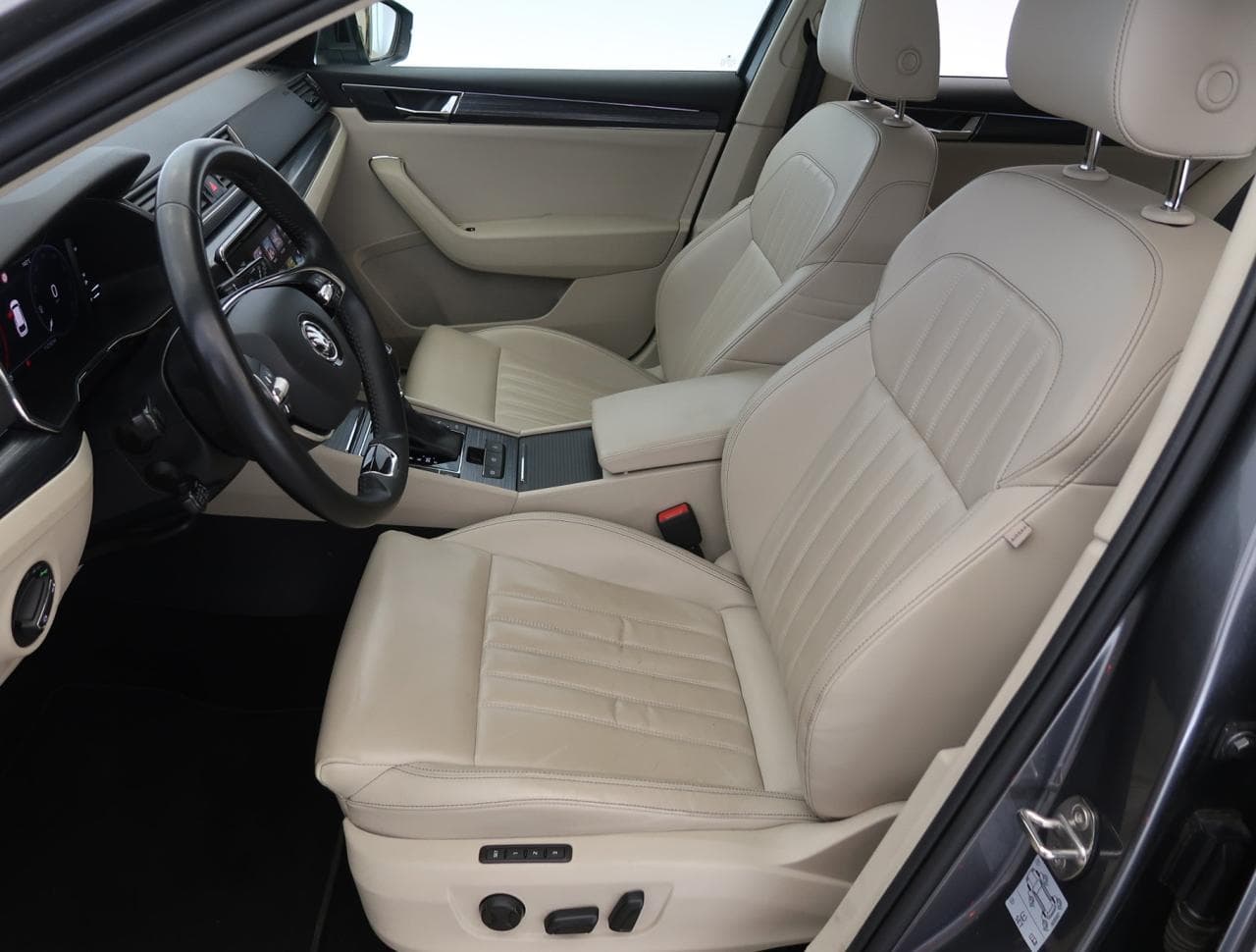 2022 Škoda SUPERB - 16