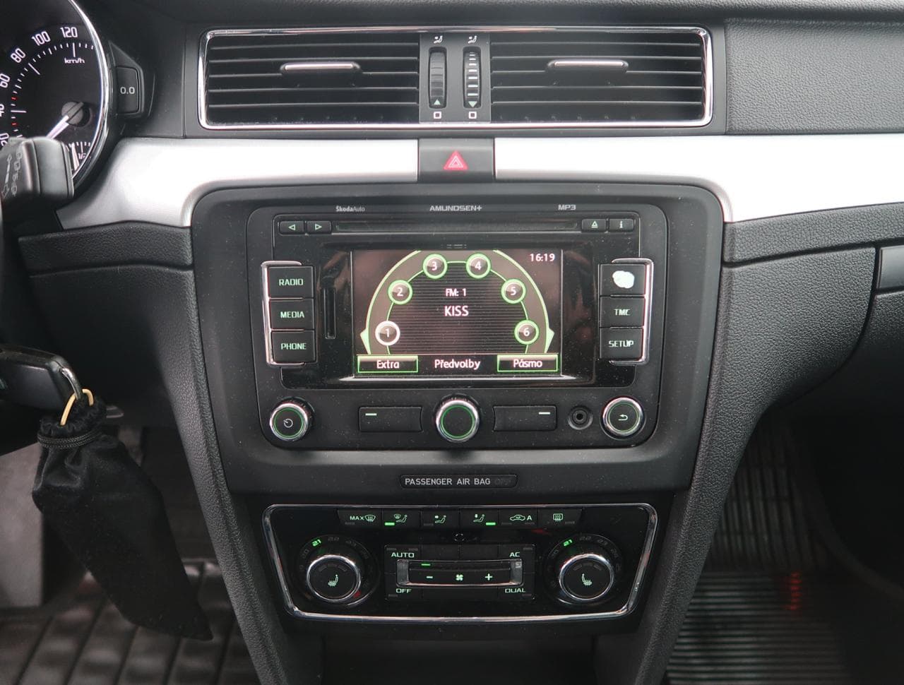 2011 Škoda SUPERB - 18