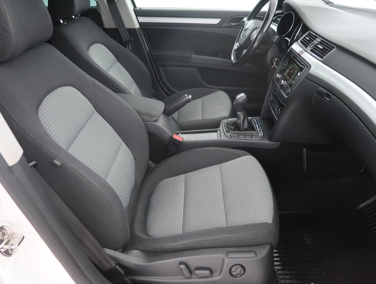 2011 Škoda SUPERB - 12