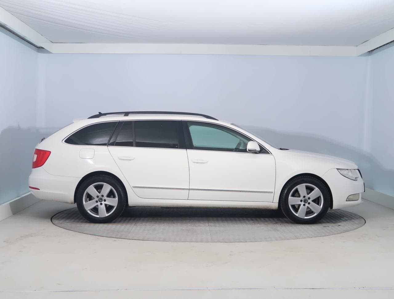 2011 Škoda SUPERB - 8