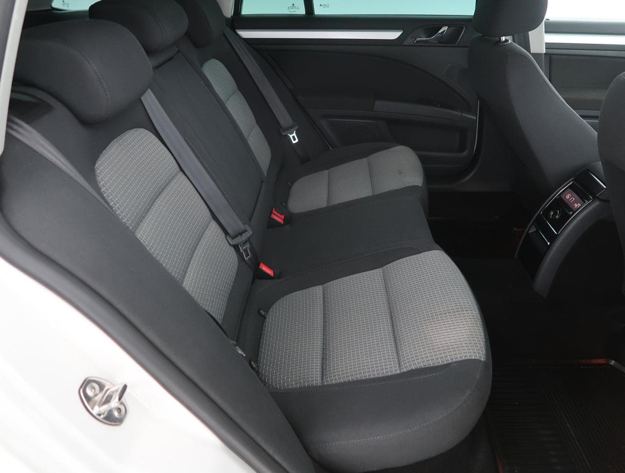 2011 Škoda SUPERB - 13