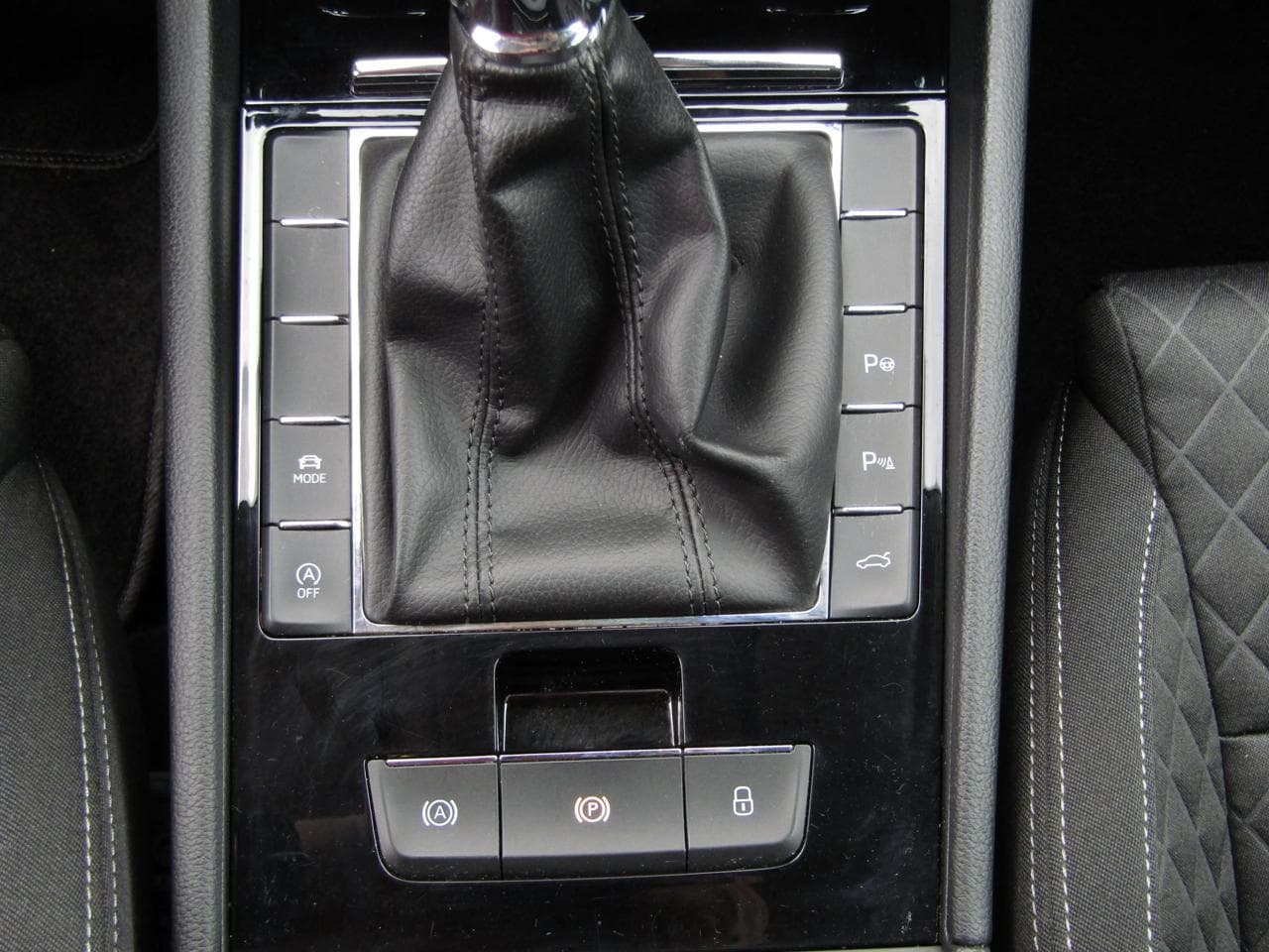 2016 Škoda SUPERB - 16