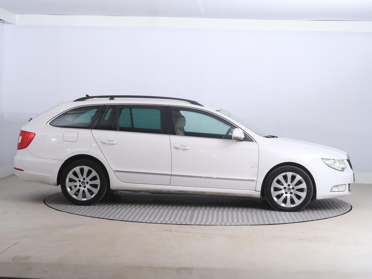 2012 Škoda SUPERB - 11