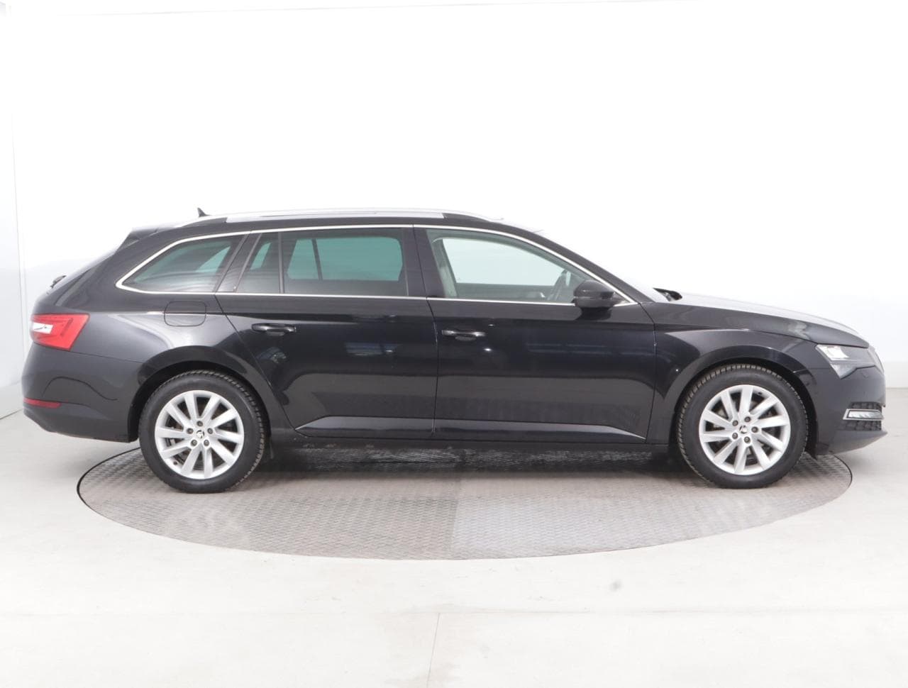 2019 Škoda SUPERB - 8