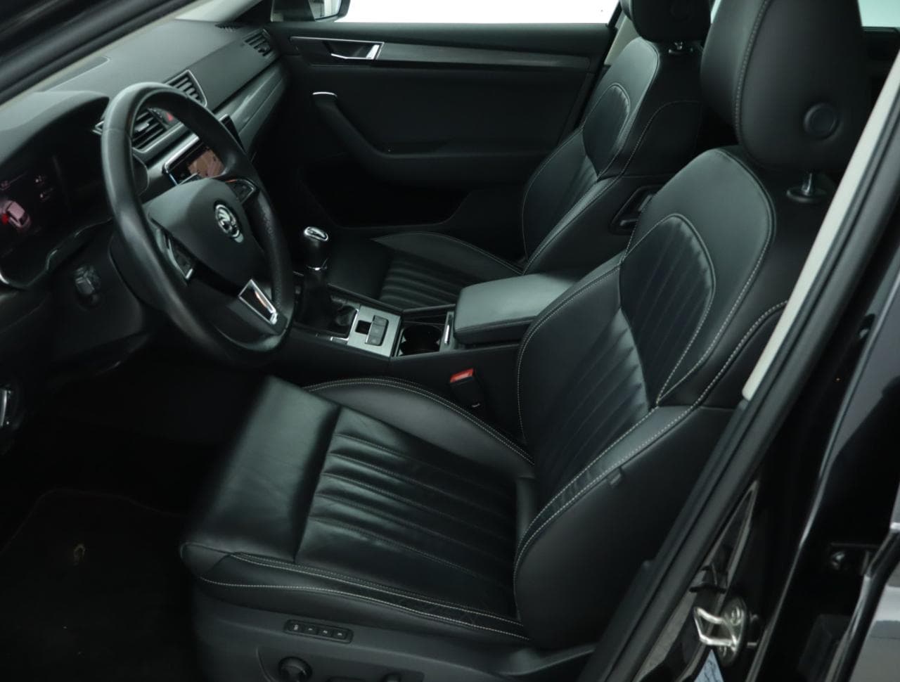 2019 Škoda SUPERB - 16
