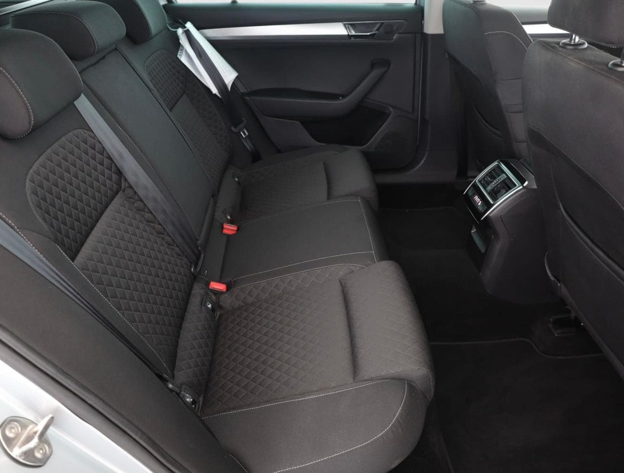 2020 Škoda SUPERB - 11