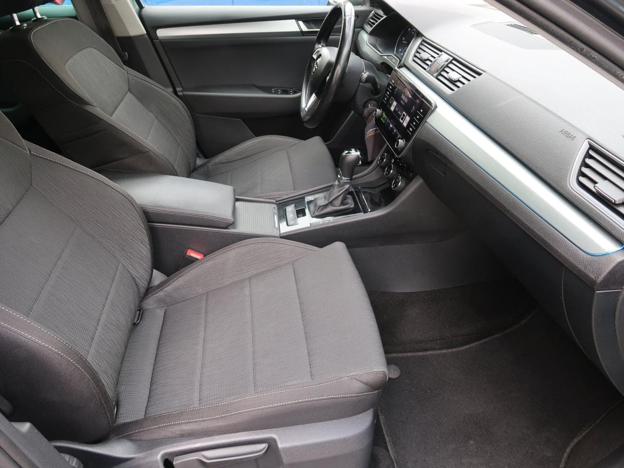 2019 Škoda SUPERB - 12