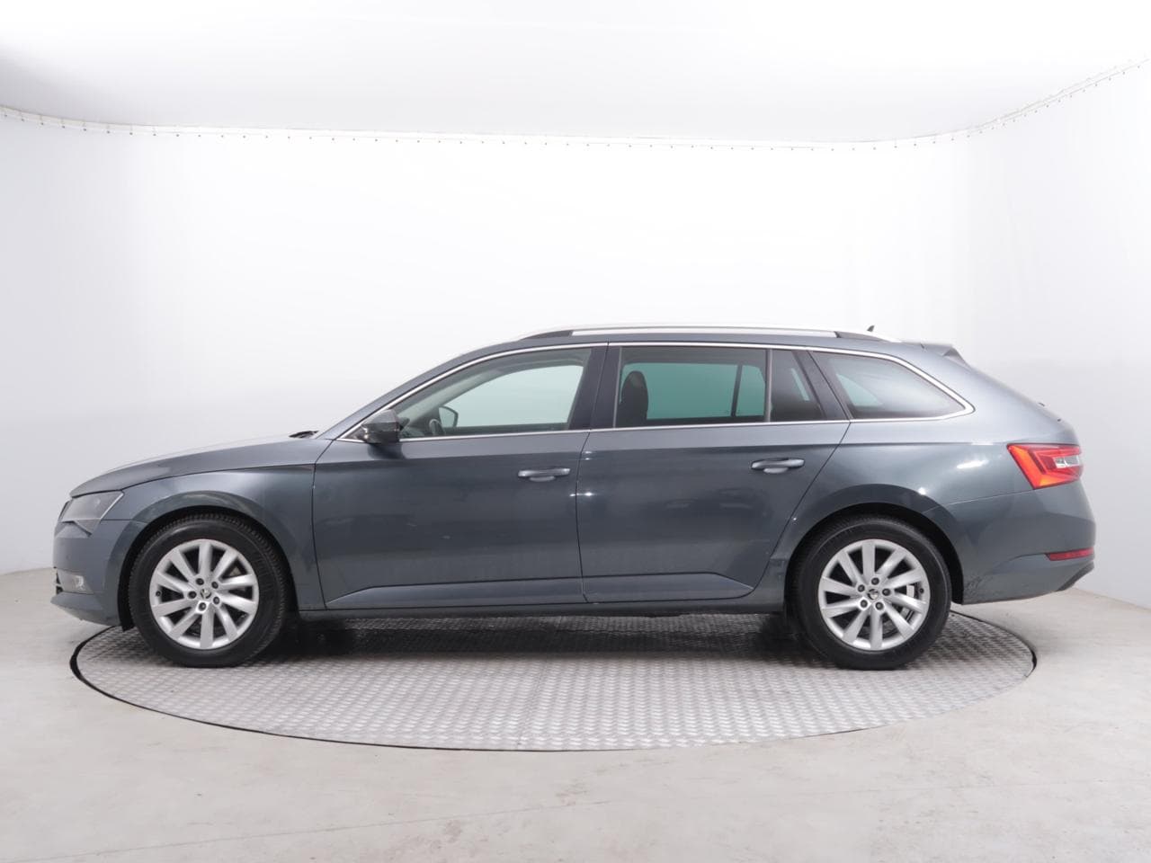 2019 Škoda SUPERB - 4