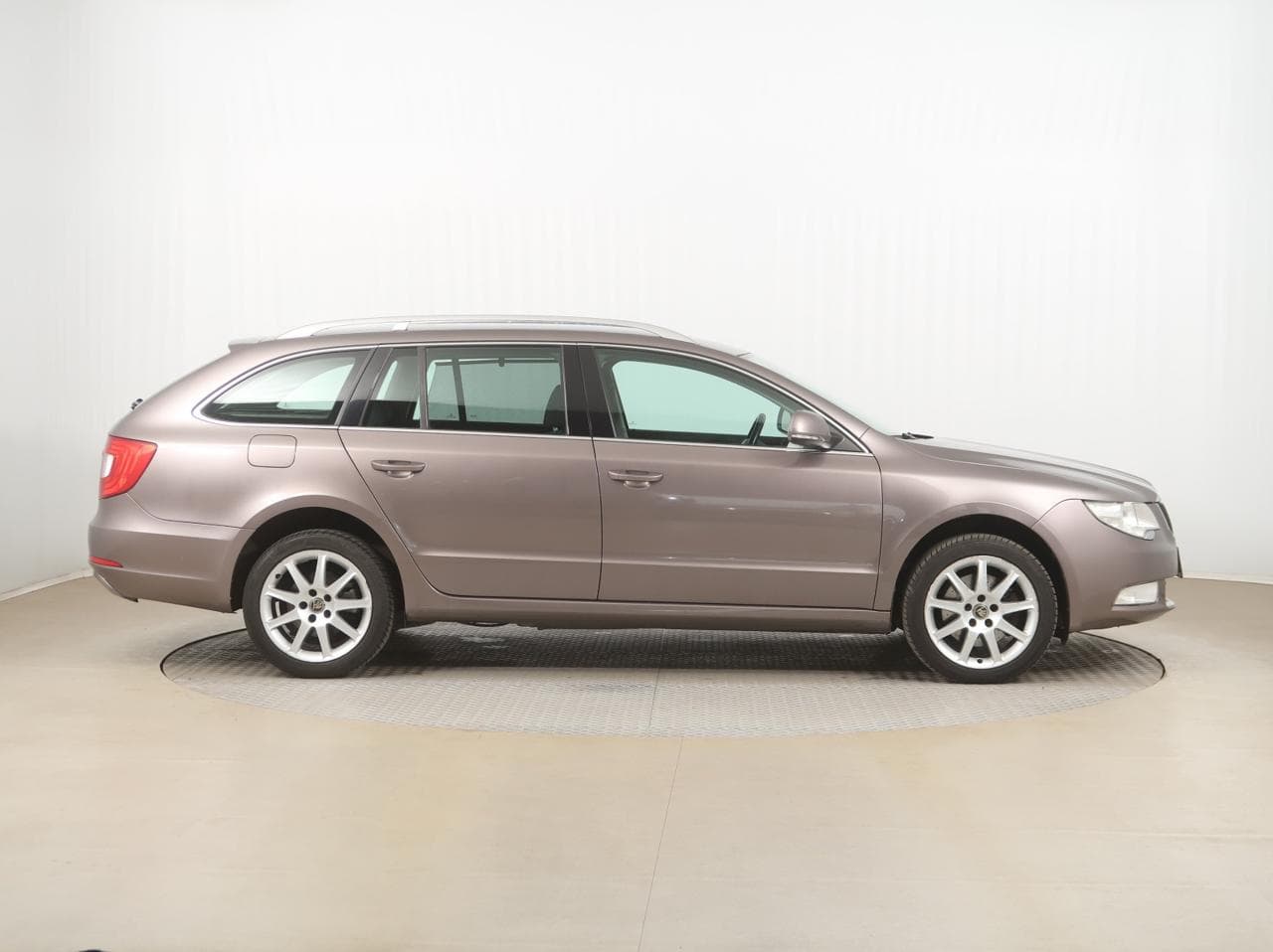 2010 Škoda SUPERB - 8