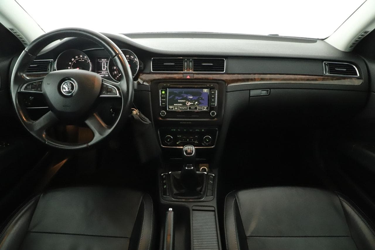 2015 Škoda SUPERB - 9