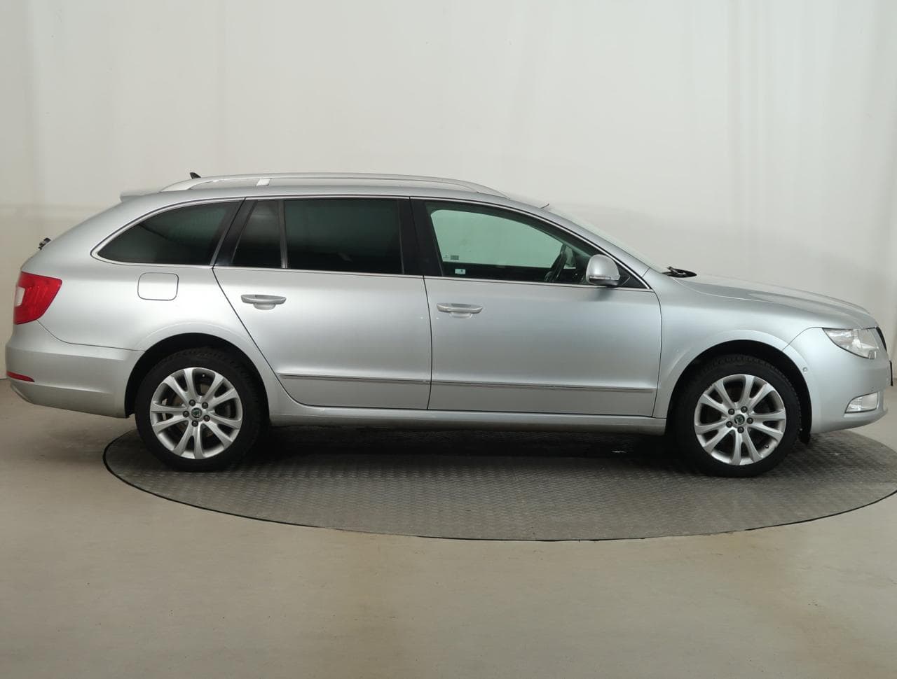 2013 Škoda SUPERB - 8