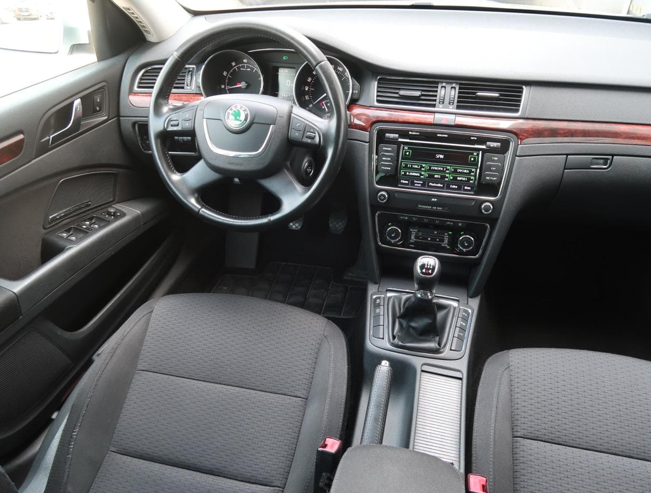 2013 Škoda SUPERB - 9