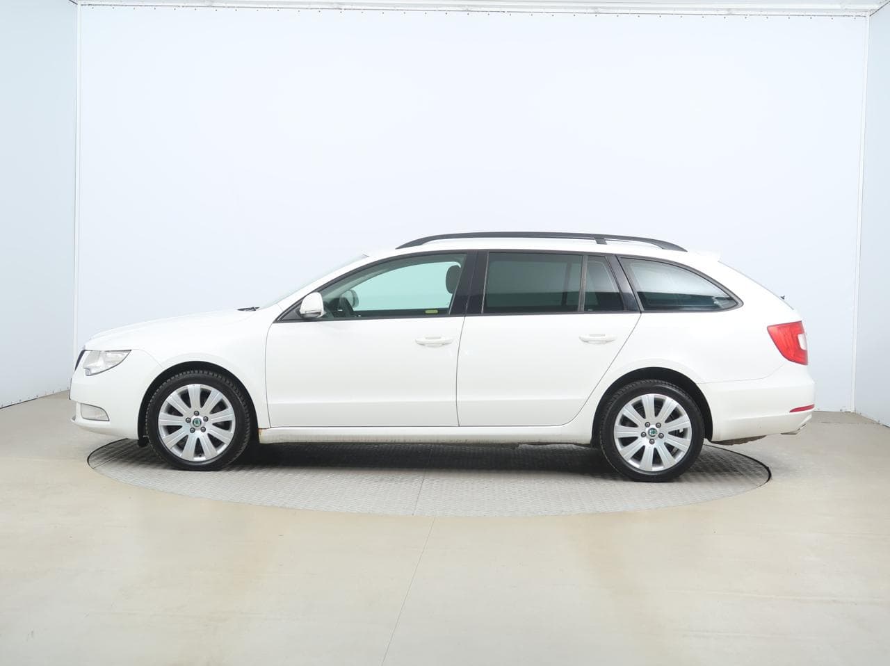 2011 Škoda SUPERB - 4