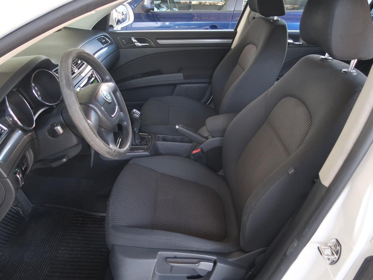2011 Škoda SUPERB - 16