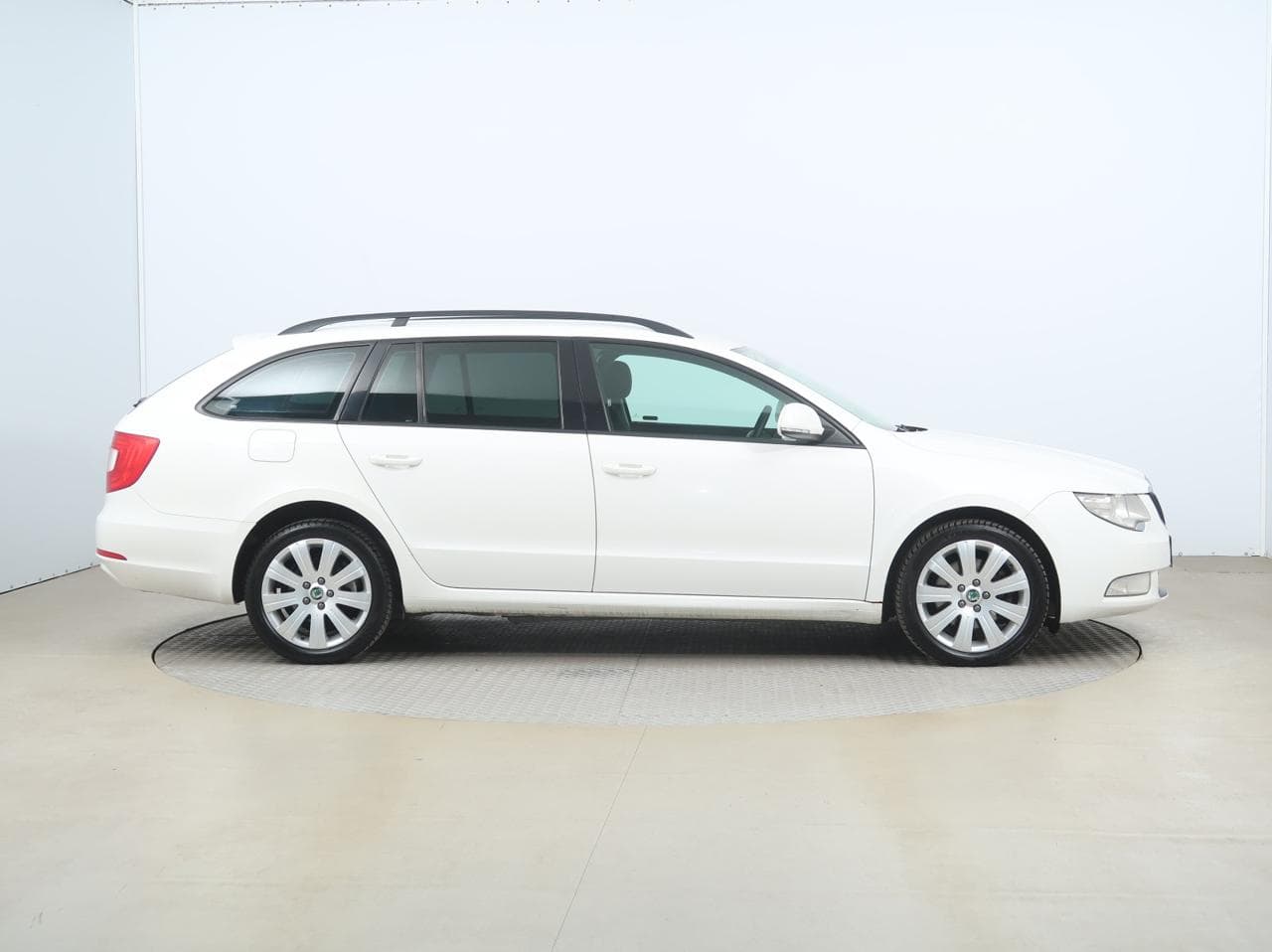 2011 Škoda SUPERB - 8