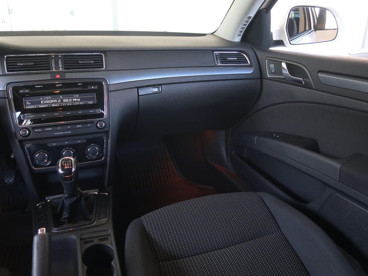 2011 Škoda SUPERB - 11