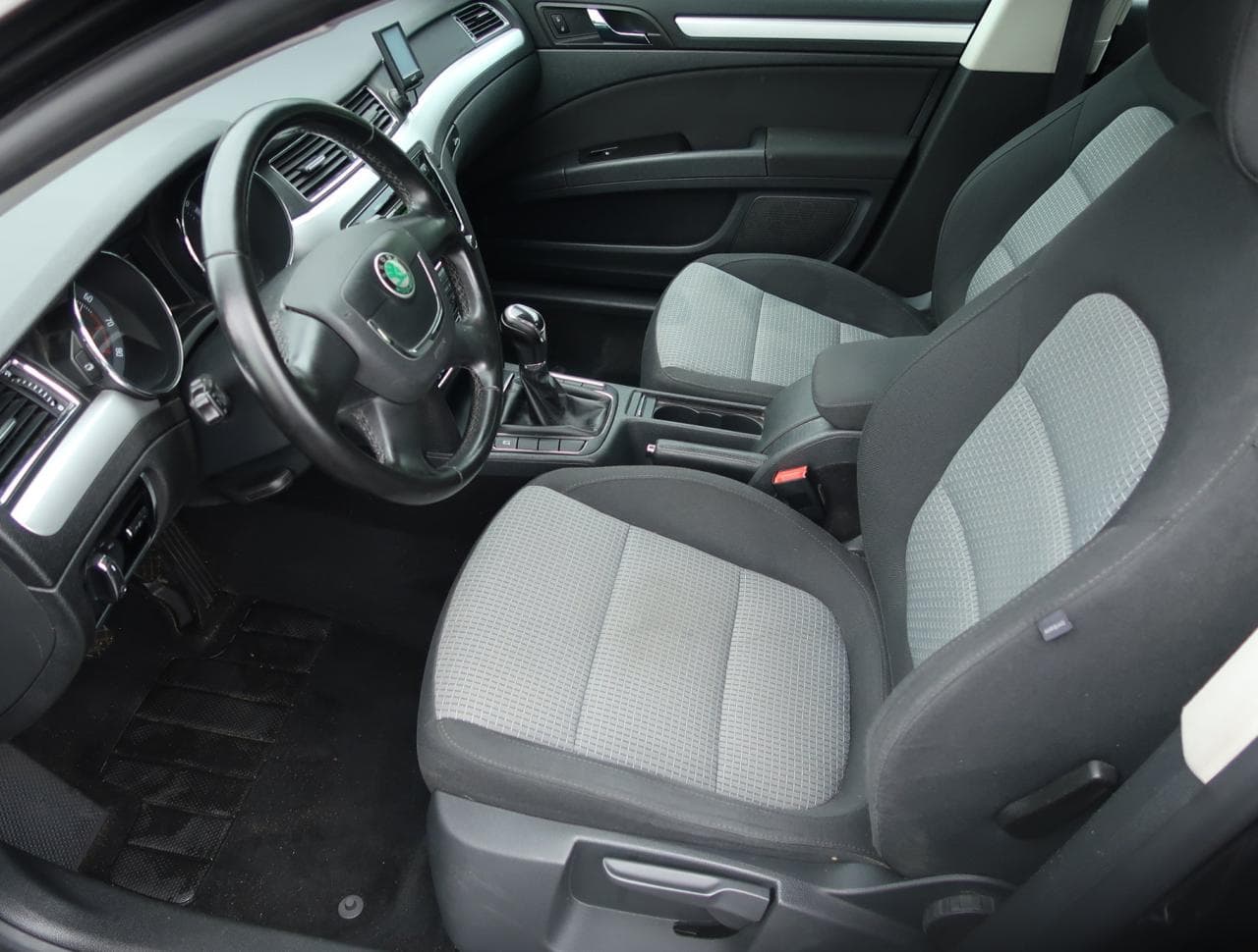 2011 Škoda SUPERB - 36