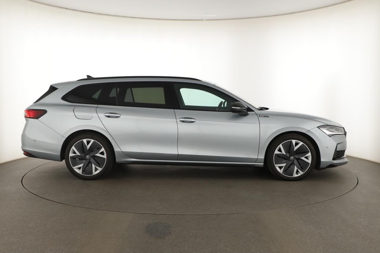2025 Škoda SUPERB - 8