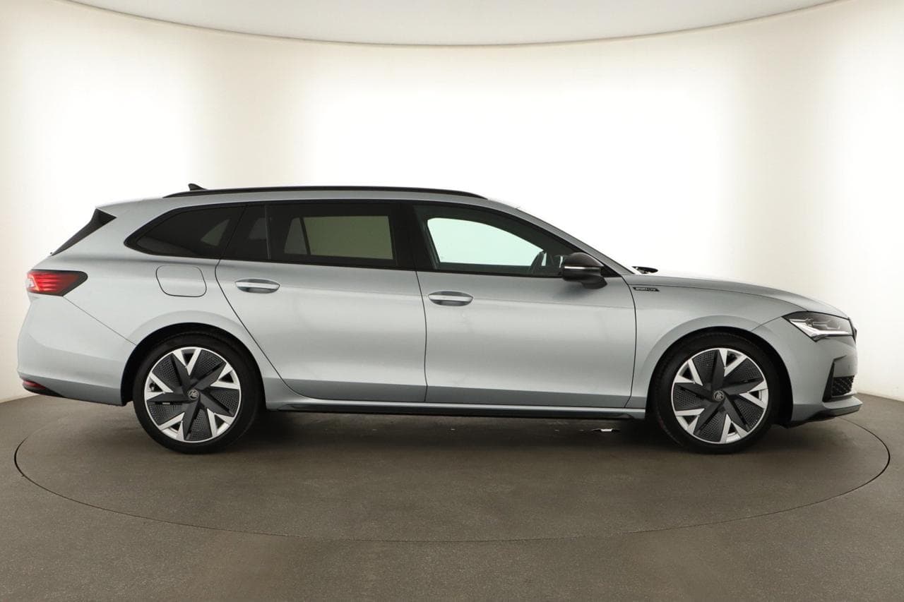 2025 Škoda SUPERB - 8