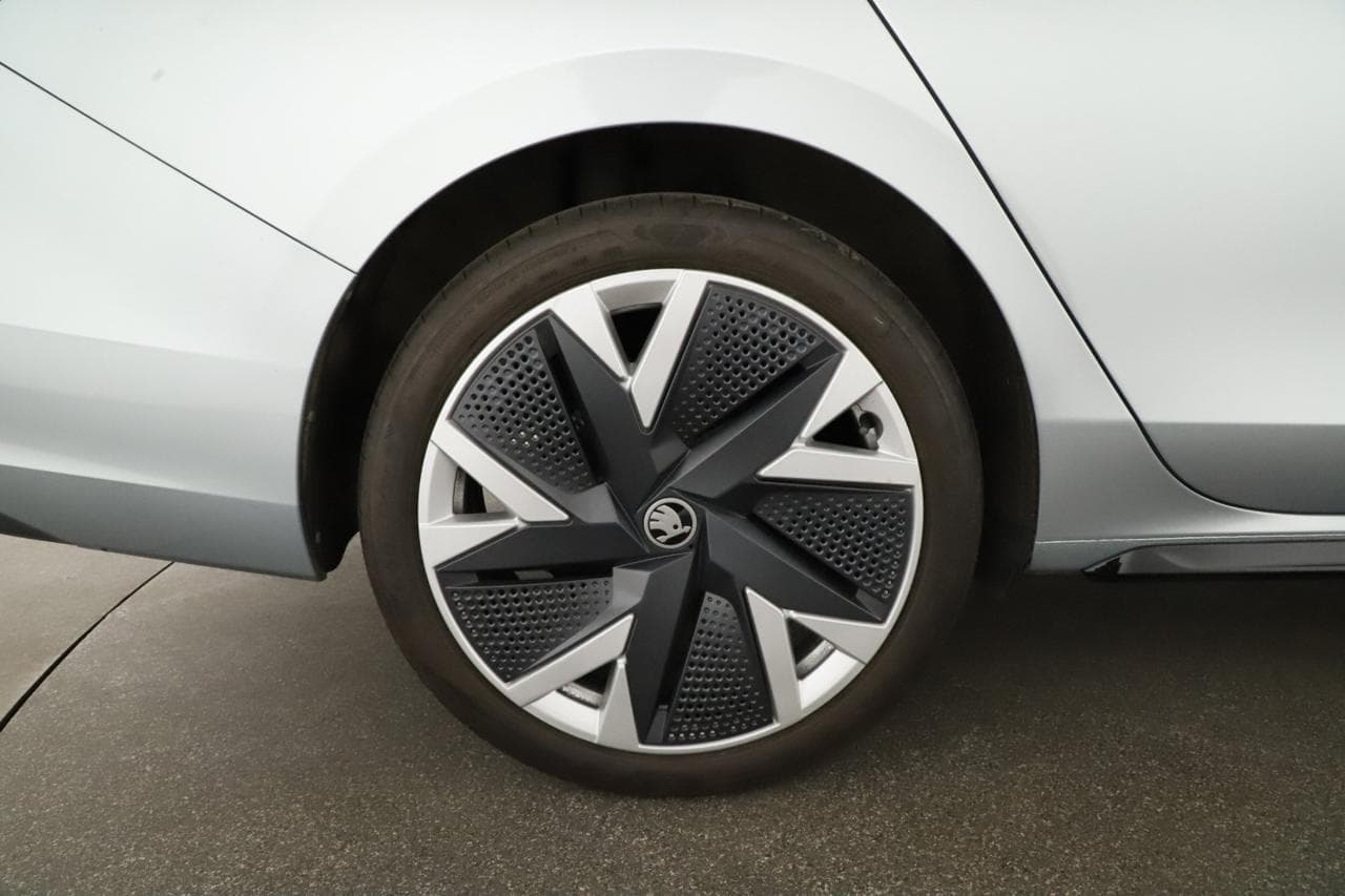 2025 Škoda SUPERB - 18