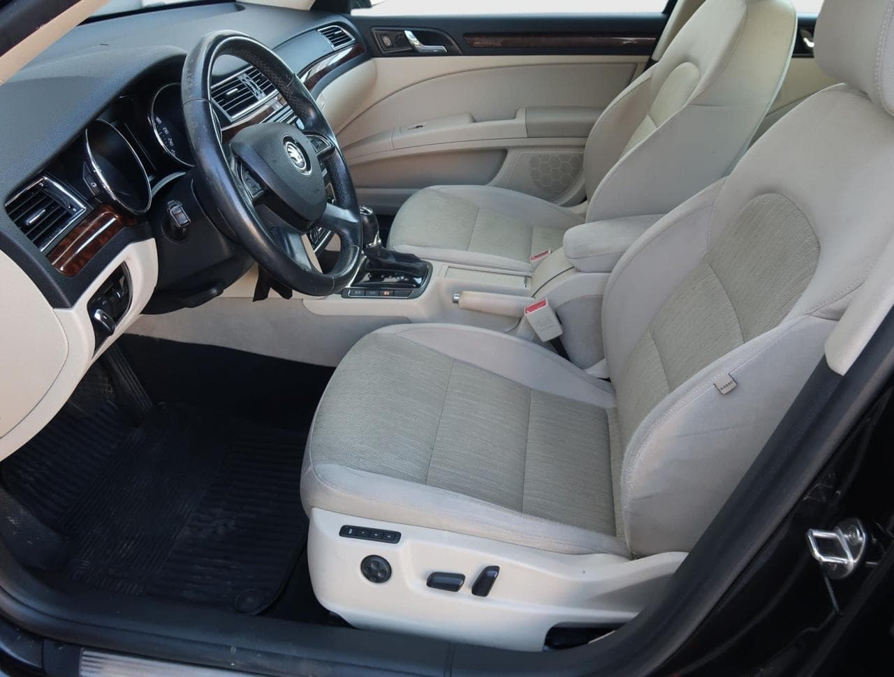 2014 Škoda SUPERB - 16
