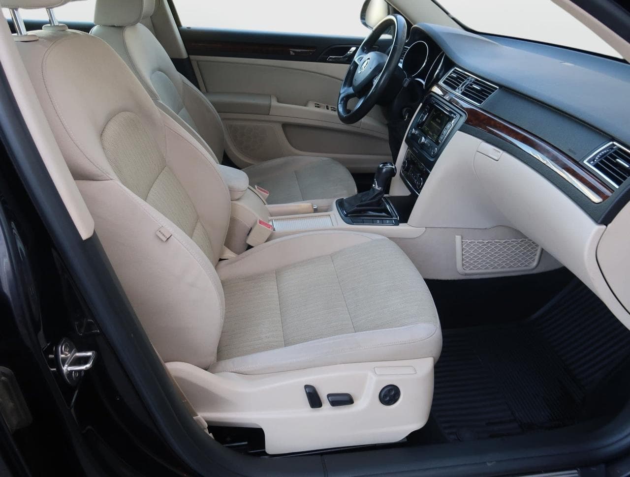2014 Škoda SUPERB - 12