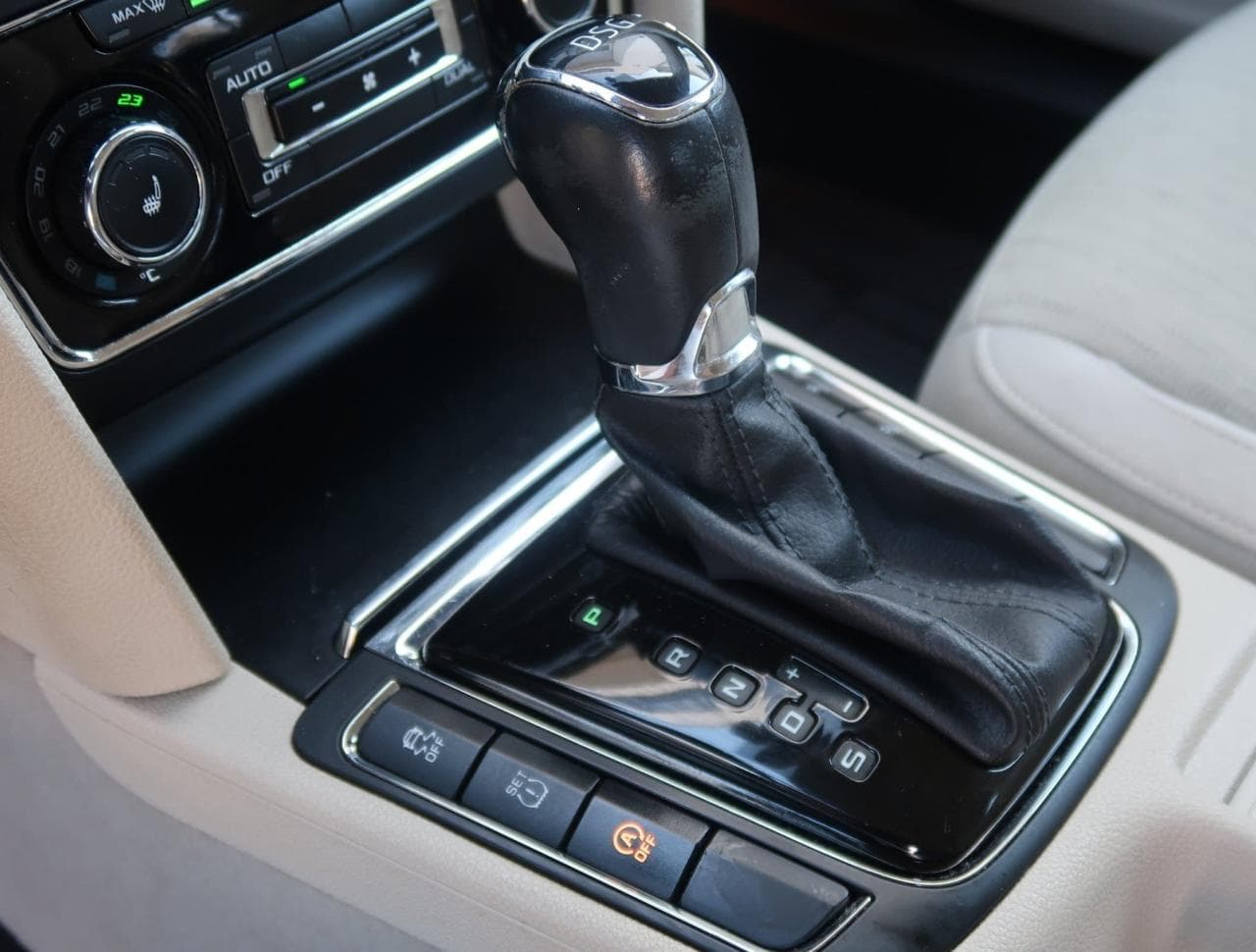 2014 Škoda SUPERB - 19