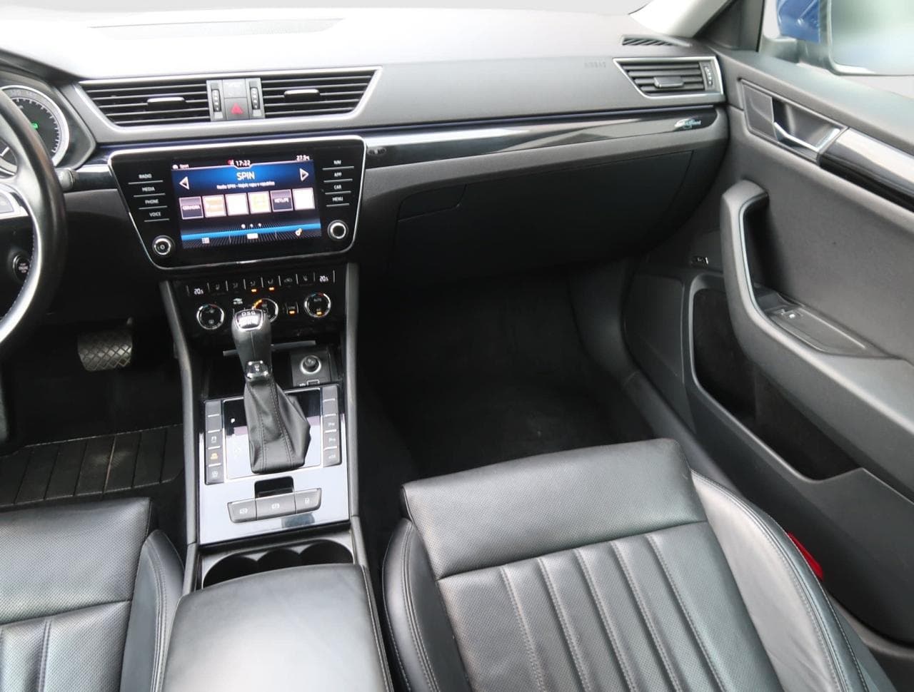 2018 Škoda SUPERB - 11