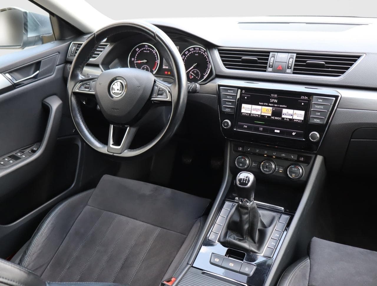 2017 Škoda SUPERB - 9