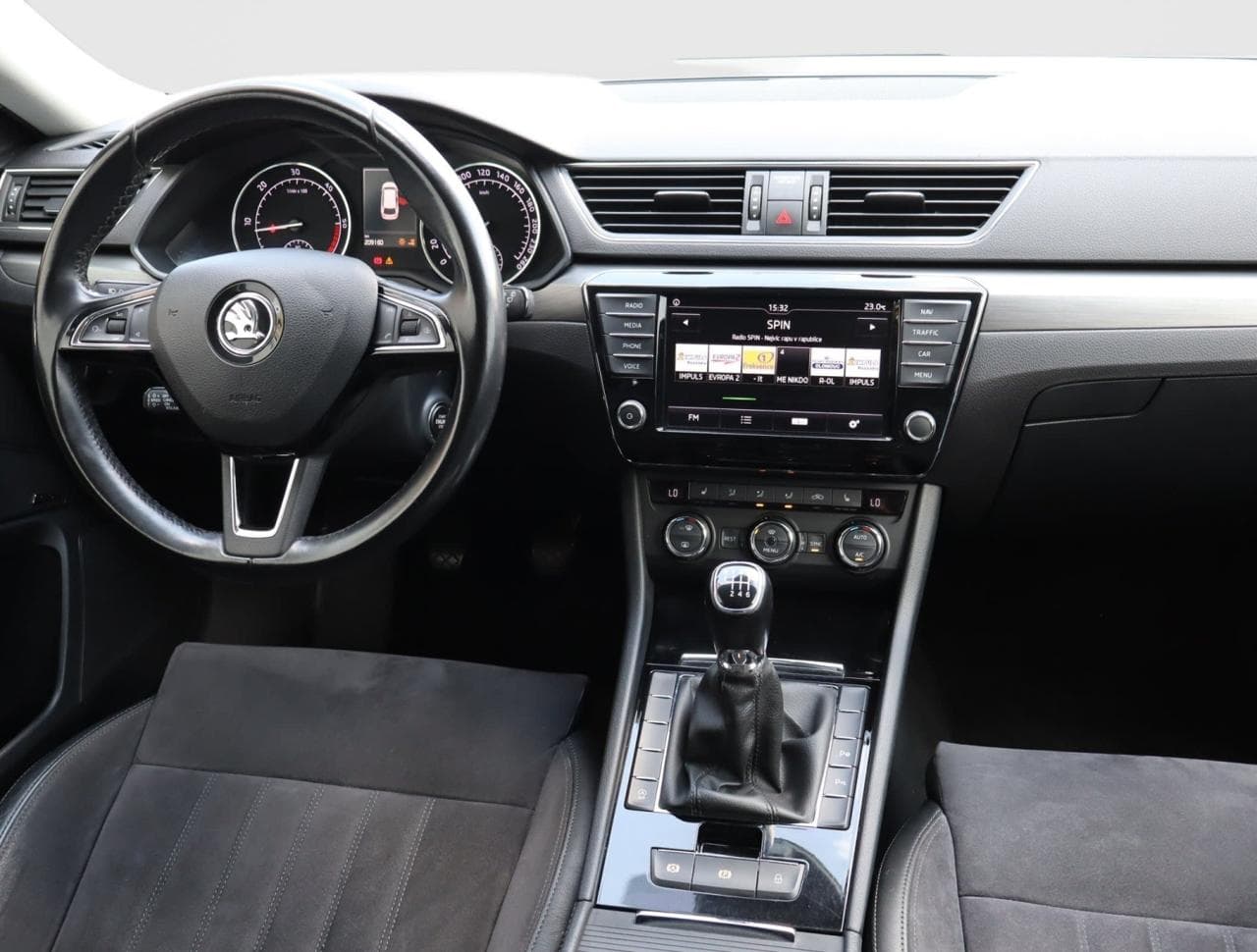 2017 Škoda SUPERB - 10