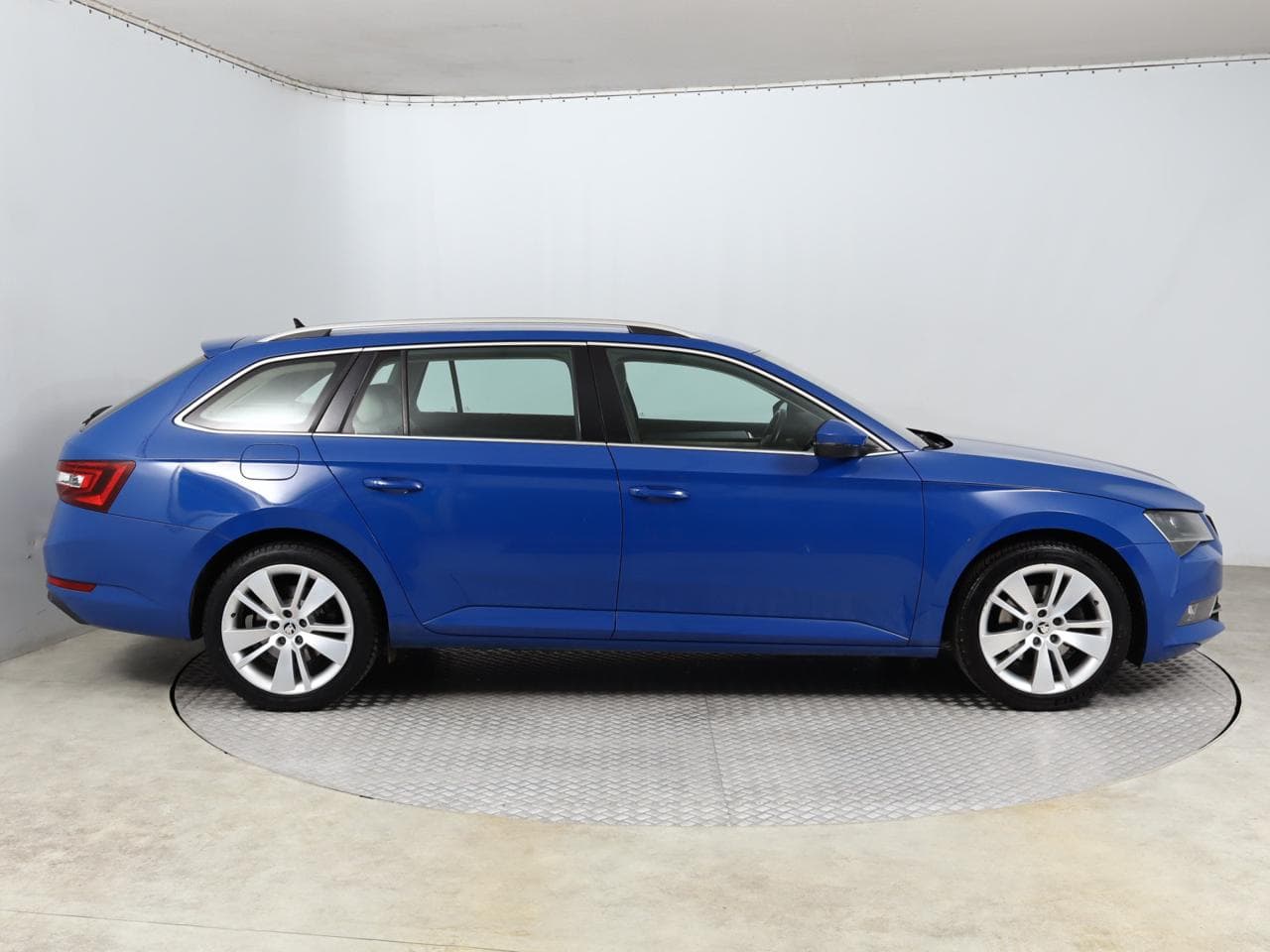 2018 Škoda SUPERB - 11