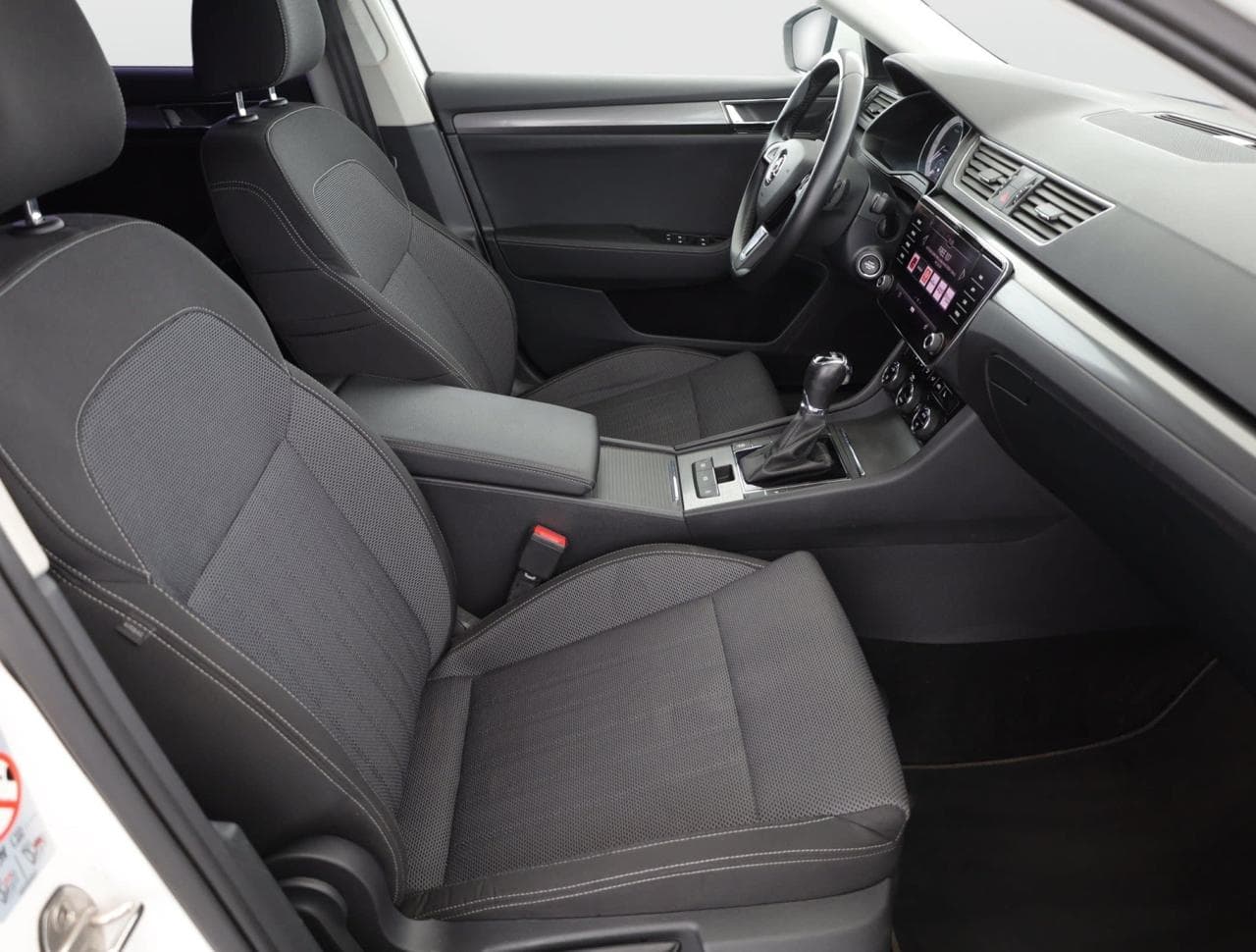 2019 Škoda SUPERB - 18